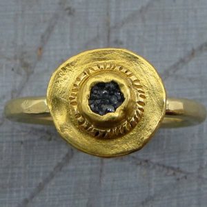 22k gold ring with Diamond