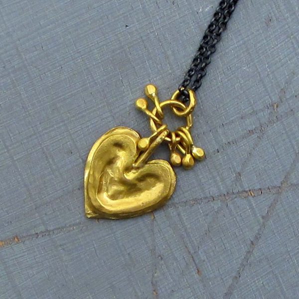 Heart 22k gold pendant necklace