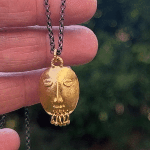 22k gold pendant shaped as ethnic face