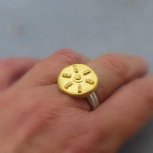 24 karat gold 'sun' ring