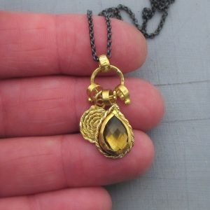 Artisan Beer Quartz 22k gold pendant