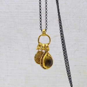 Artisan Beer Quartz 22k gold pendant