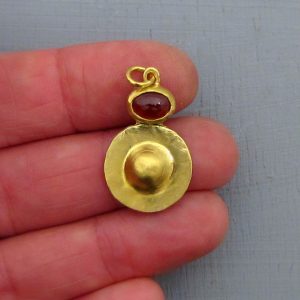 22k gold Garnet pendant