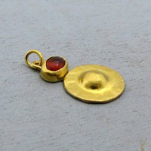 22k gold Garnet pendant