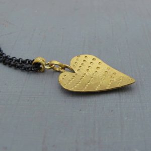 22 karat gold heart pendant necklace