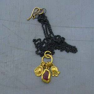 Red Spinal 24k gold pendants necklace