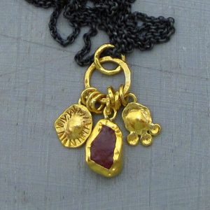 Red Spinal 24k gold pendants necklace