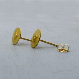 Round 22k gold studs post earrings